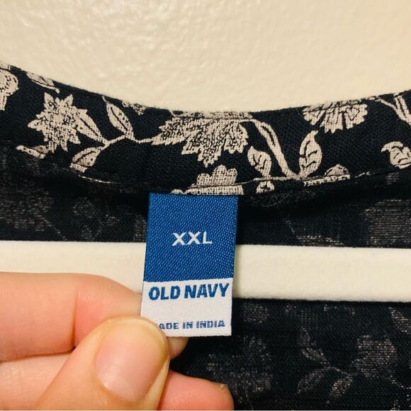 Old Navy Split Neck Boho Top Relaxed Floral Black and White peasant size xxl - Picture 2 of 9